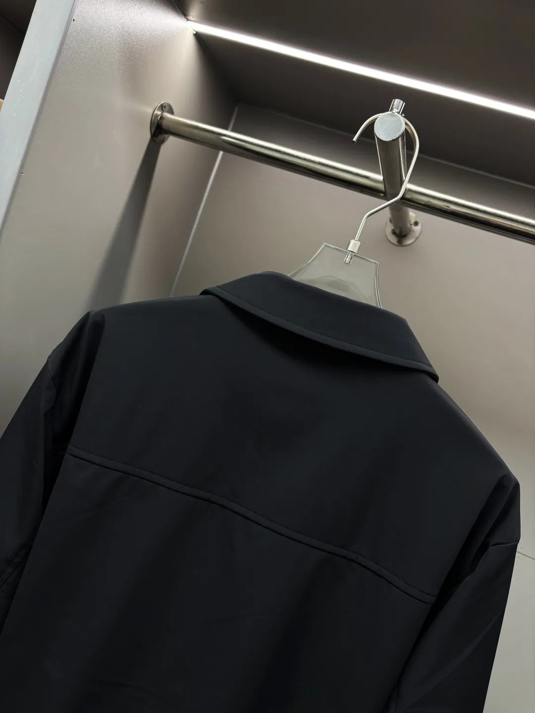 P560 POLO Ralph Lauren's new embroidered thin cotton jacket Original fabric Original accessories Official same model Made of imported polyester fabric, customized vat-dyed fabric Very comfortable and smooth to the touch Very wide and stylish, Will not deform after long-term wear Produced by a first-line brand OEM factory Imported Behringer embroidery machine Full and textured embroidery The latest autumn and winter style Fashionable and individual Super versatile and good-looking one Very suitable for both men and women A must-have for everyone Color: Black Royal blue khaki Size: L-4XL